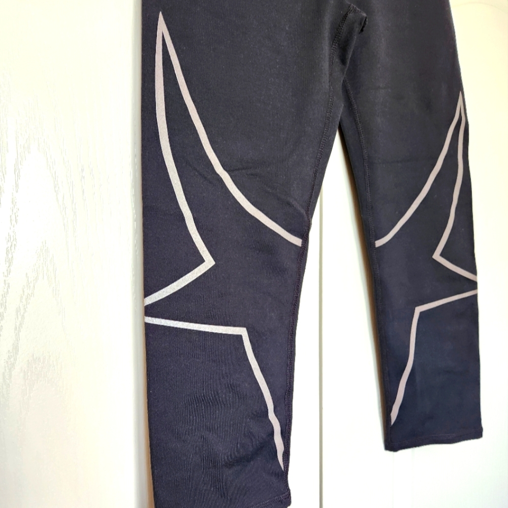 NWOT Fabletics Ingrid Capri Legging - Picture 3 of 7